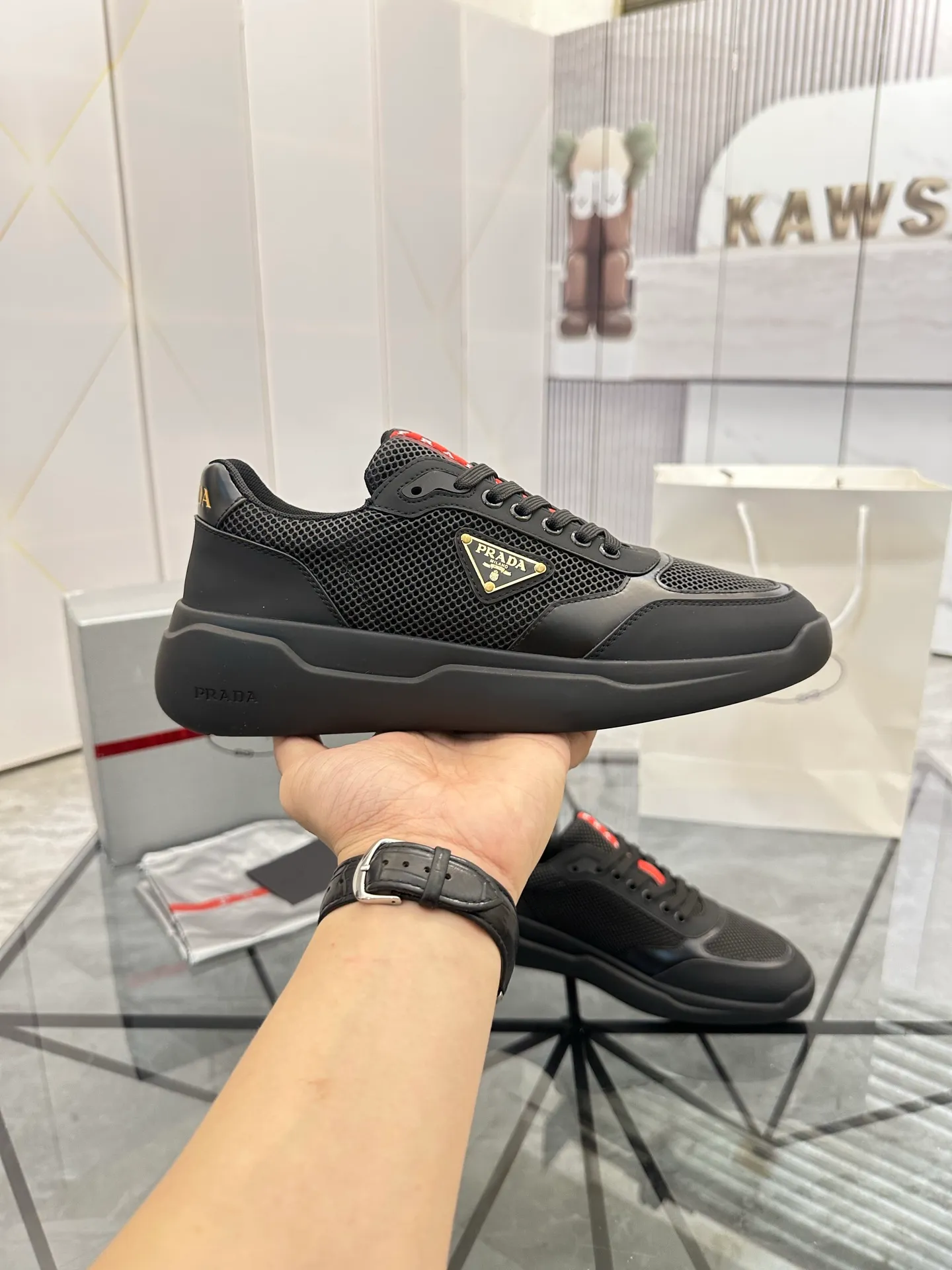 Men's shoes for sale 💰: 💰P620¥ High-end top quality Product trademark: Prada *"Prada*" low-top casual shoes Regular size: 38-45 (can be customized to 46) Product materials: Upper imported first-layer cowhide spliced ​​with original fabric, breathable lining, cowhide foot pads, original outsole. No.: 001